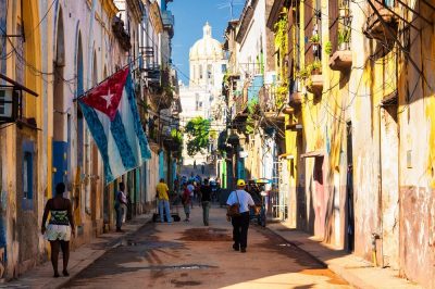 Havana crumbling buildings